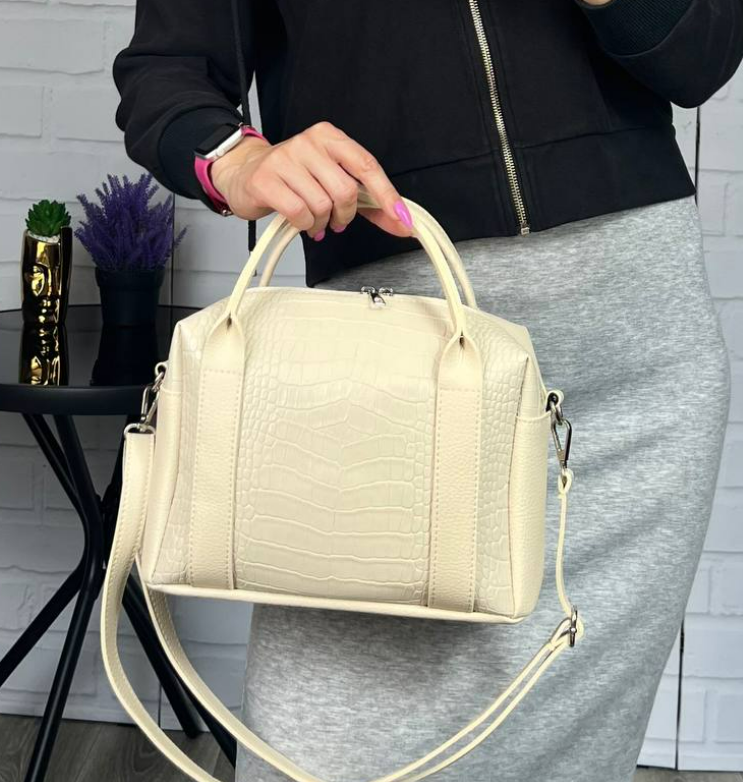 Сумка женская кросс боди через плечо вместительная красивая с принтом экокожа 28х20х12 см Бежевый - фото 8 Сумка женская кросс боди через плечо вместительная красивая с принтом экокожа 28х20х12 см Бежевый - фото 8