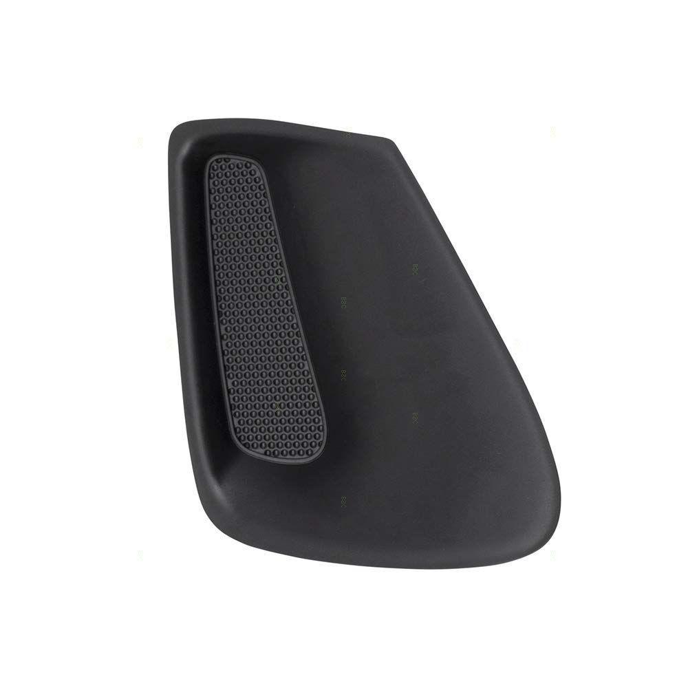 Решетка бампера AVTM Toyota Corolla 10-13 правая без отверстий для противотуманок (7015 912)