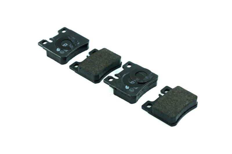 Тормозные колодки дисковые REMSA Mercedes 190 W201 W202 задние (0282.20)
