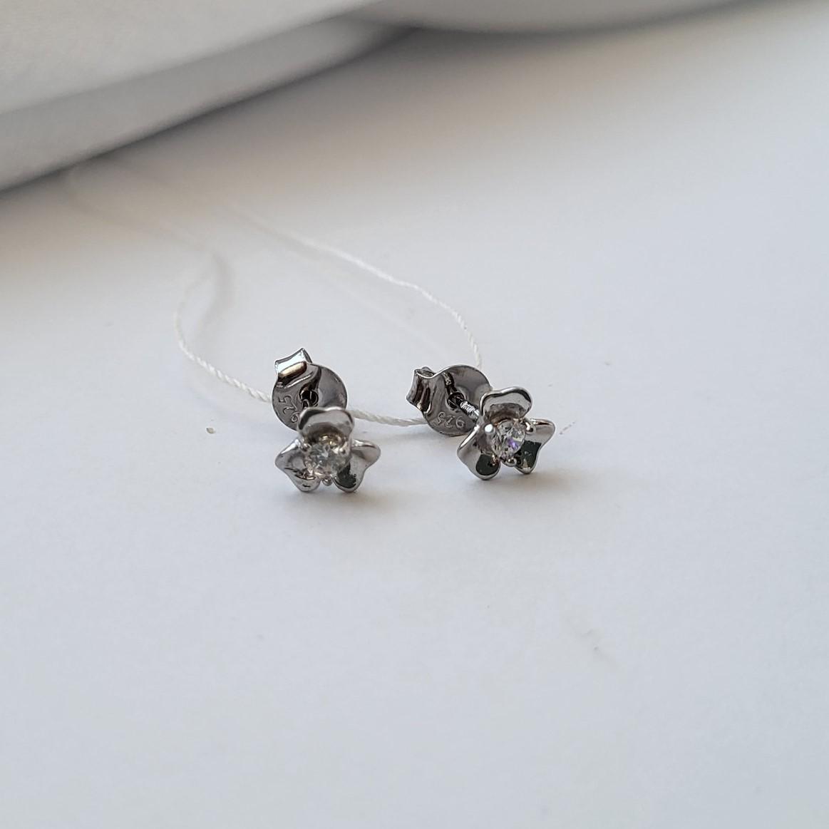Серьги Цветок с белым камнем из серебра 0,80 г 925 проба (с2ф/480)