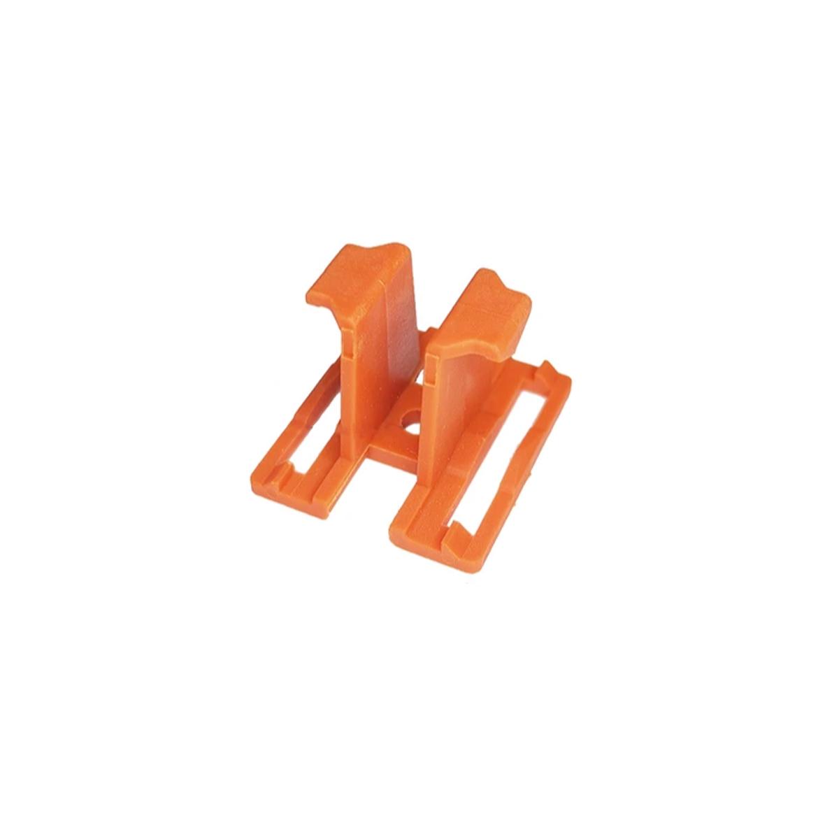 Соединитель-фиксатор для клемм Tactix с отверствием под винт (BH-24)