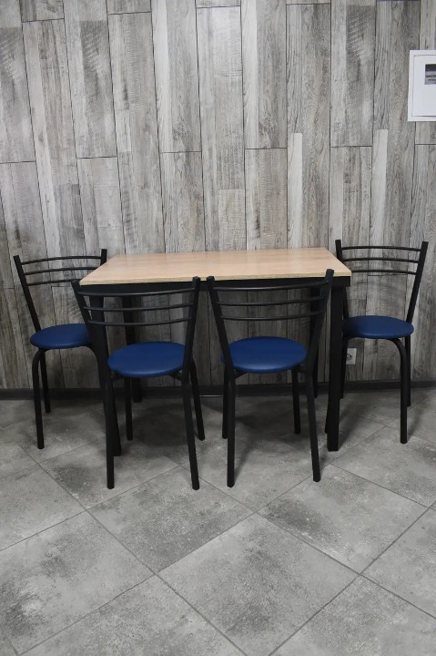 Кухонний комплект стіл розкладний та стільці 4 шт. в чорному каркасі 60х80/80х120х75 см Сонома/Синій (28373868)