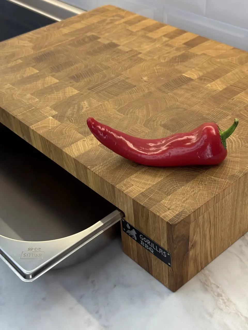 Дошка обробна торцева Gorillas BBQ дубова з піддоном 500х350х100 мм (27722398) - фото 5 Дошка обробна торцева Gorillas BBQ дубова з піддоном 500х350х100 мм (27722398) - фото 5