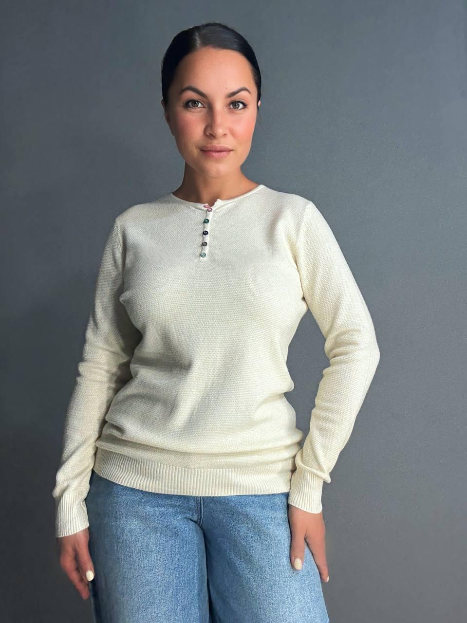 Свитер женский AN 02493 букле с пуговицами тонкий и теплый базовый One Size Молочный