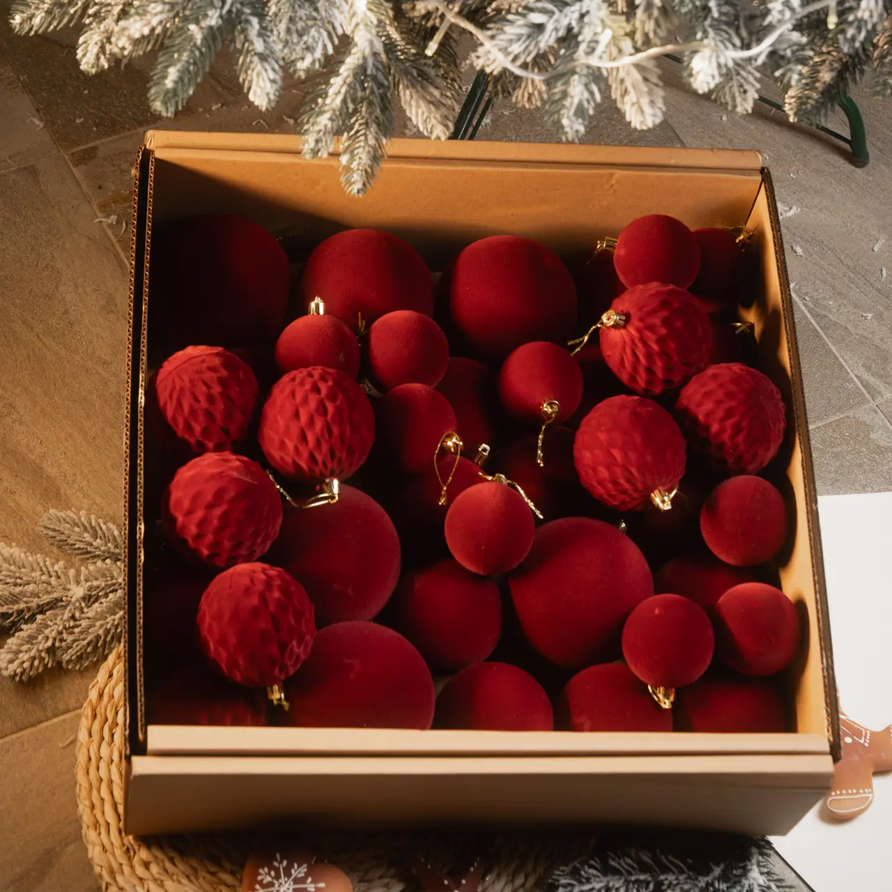Набір куль новорічних Оксамит 40 шт. Бордовий (Бархат борд.) - фото 4 Набір куль новорічних Оксамит 40 шт. Бордовий (Бархат борд.) - фото 4