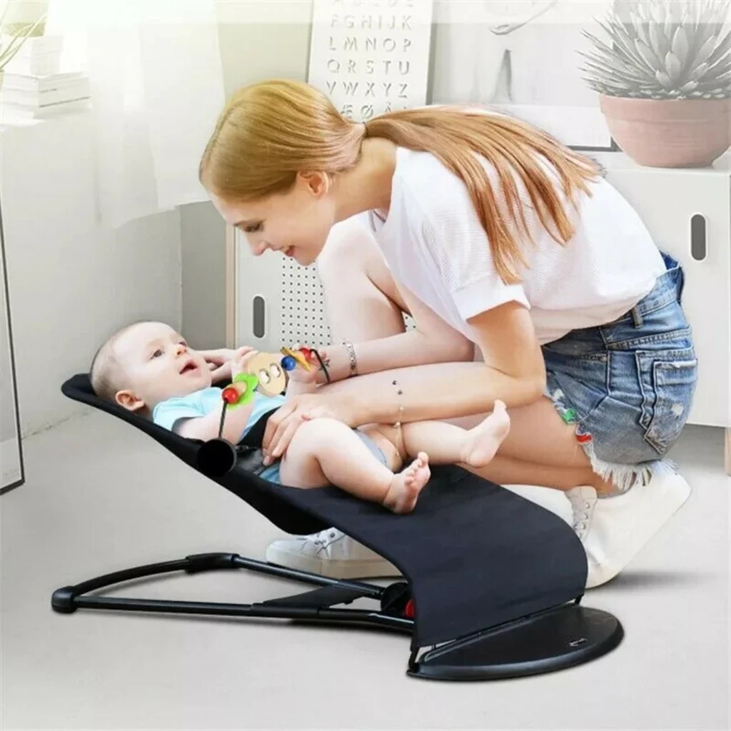 Шезлонг-гойдалка для немовлят з дугою та іграшками Чорний (2784822478) - фото 2