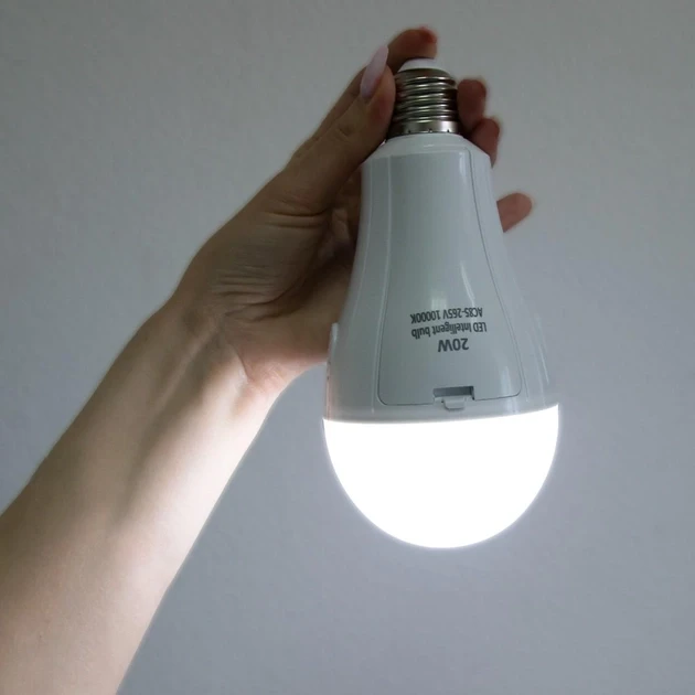 Лампочка светодиодная аварийная E27 UKC Led Bulb с аккумулятором 2x18650 (8442) - фото 3 Лампочка светодиодная аварийная E27 UKC Led Bulb с аккумулятором 2x18650 (8442) - фото 3