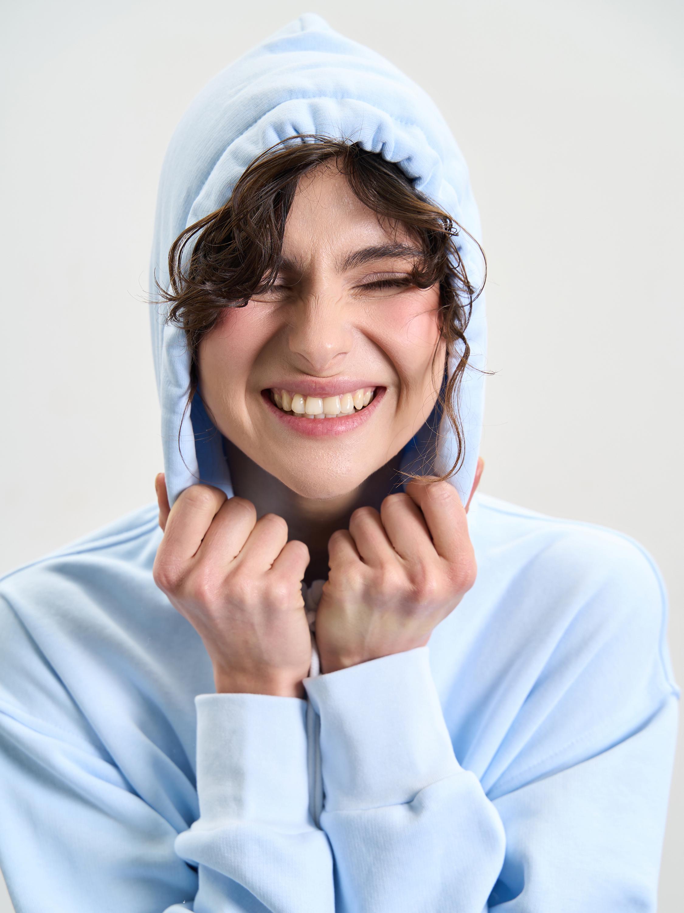 Зип-худи женское утепленное со спущенным плечом ROZA 240427 L Морозный голубой (4824005711329) - фото 8 Зип-худи женское утепленное со спущенным плечом ROZA 240427 L Морозный голубой (4824005711329) - фото 8