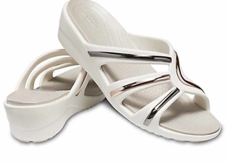 Шльопанці жіночі утеплені Crocs Sanrah Metal Block Strap Wdg Gold р. 40-41 Білий (10072)