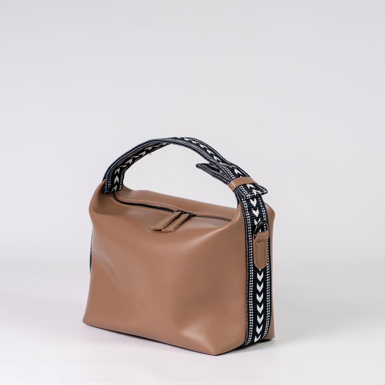 Сумка женская KVITUCHA № 53-24 почтальон с длинным ремешком Коричневый - фото 3 Сумка женская KVITUCHA № 53-24 почтальон с длинным ремешком Коричневый - фото 3