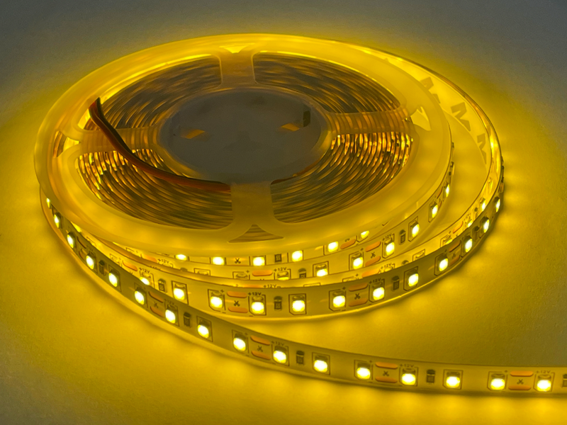 Светодиодная лента LED UA 3528 120 LED 8 мм 12 В IP20 Желто-золотой (6999)