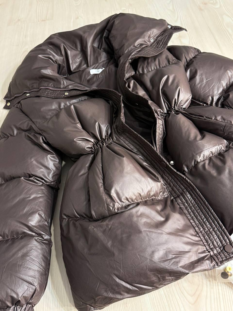 Куртка женская HAIZIYUAN 8055 пуф глянцевая удлиненная с утяжкой на талии L Коричневый (5585) - фото 6 Куртка женская HAIZIYUAN 8055 пуф глянцевая удлиненная с утяжкой на талии L Коричневый (5585) - фото 6