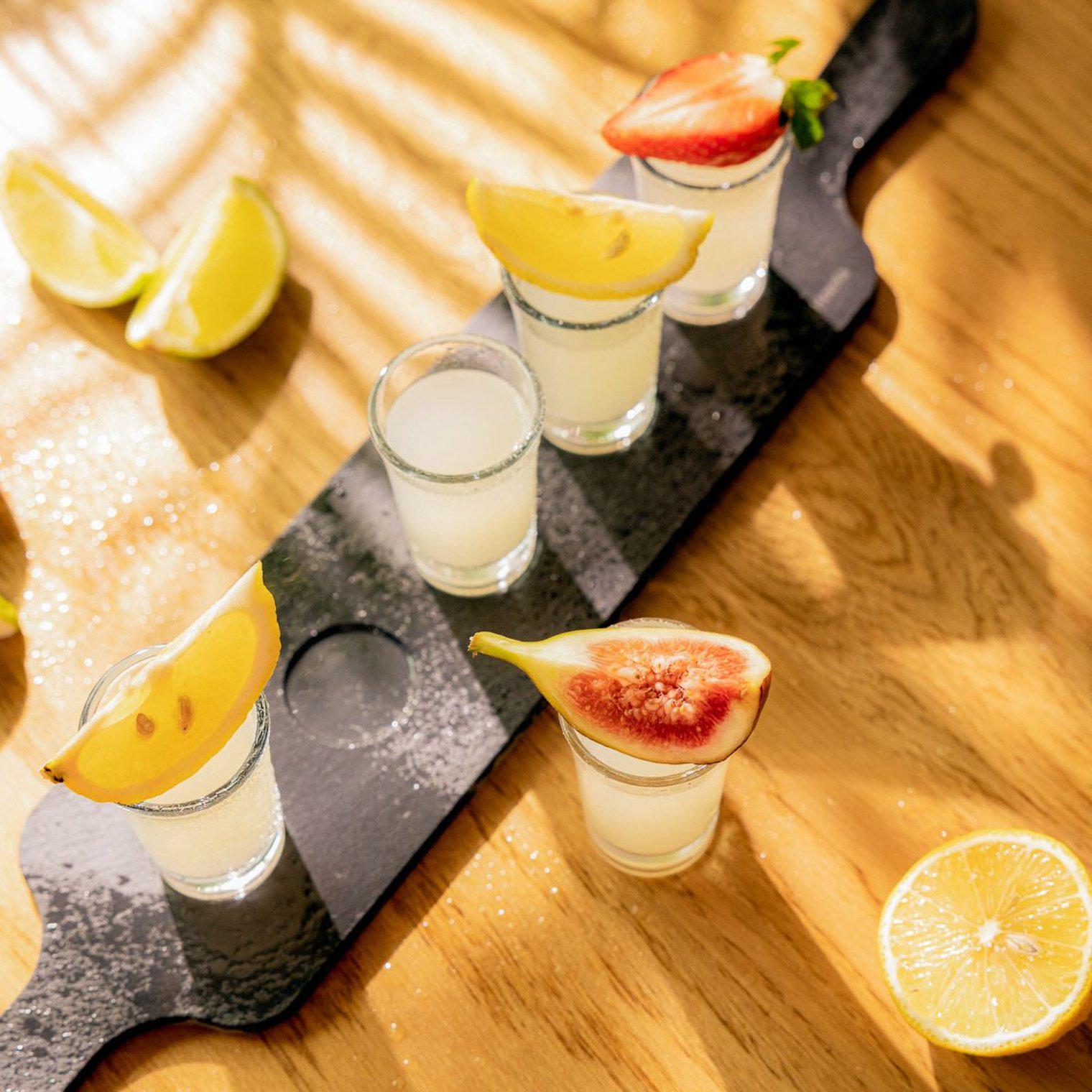 Набор стопок на подносе Homla STONE 25 мл 5 шт Прозрачный (214513) - фото 6 Набор стопок на подносе Homla STONE 25 мл 5 шт Прозрачный (214513) - фото 6