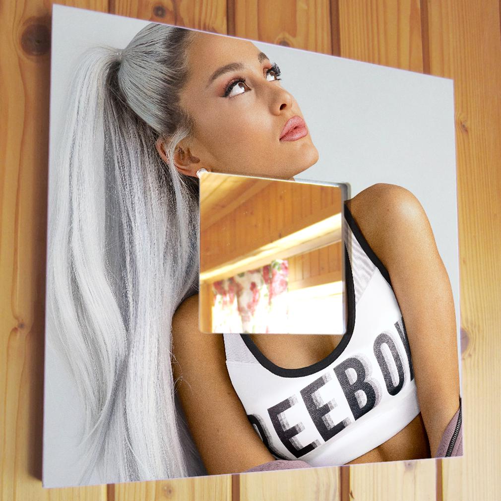 Зеркало Певица Ariana Grande 260х260 мм (M04369)