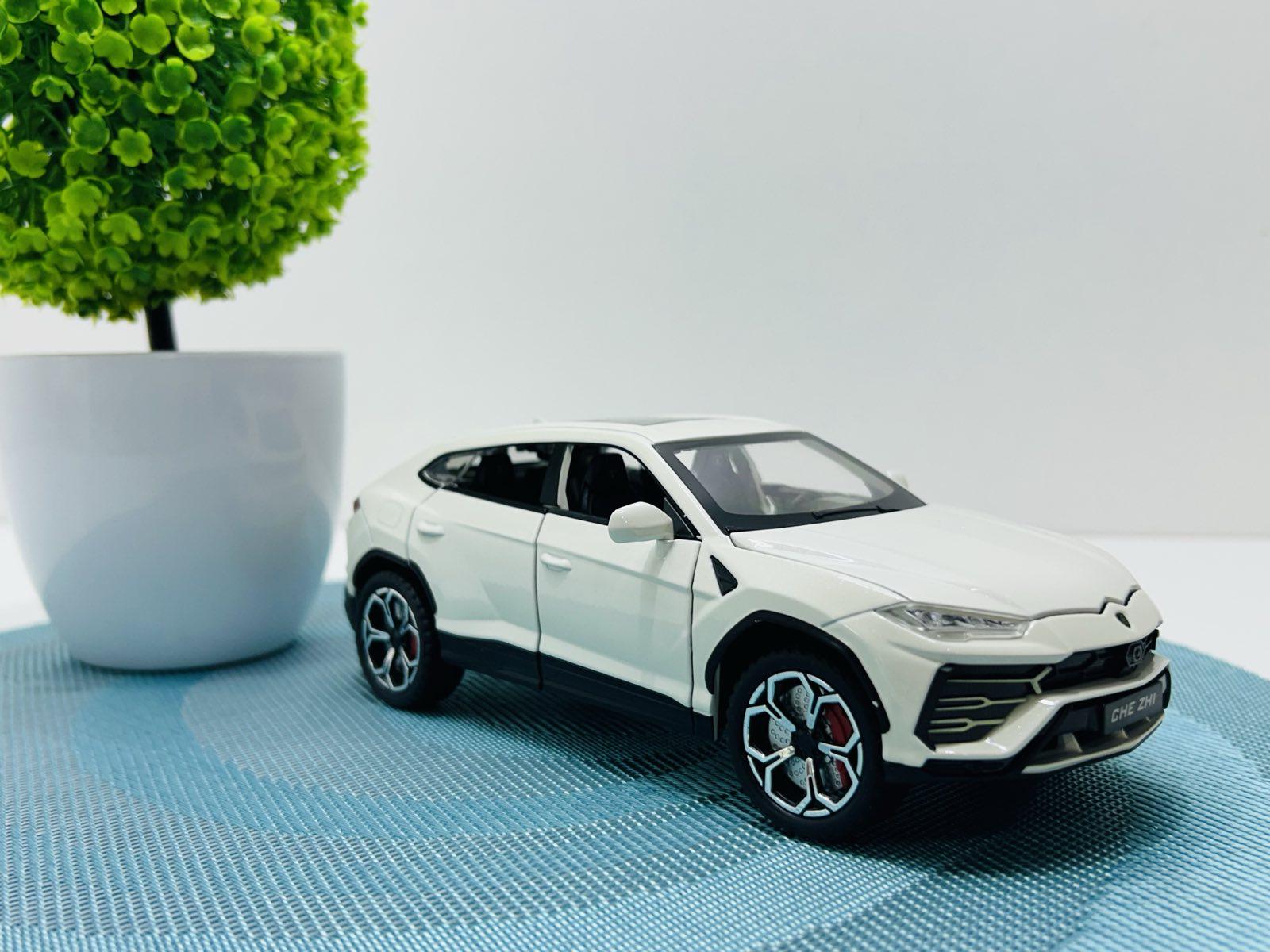 Машинка металлическая TK Union Lamborghini Urus инерционная открывающаяся дверь/капот/багажник 1:24 Белый (GT - 06441)