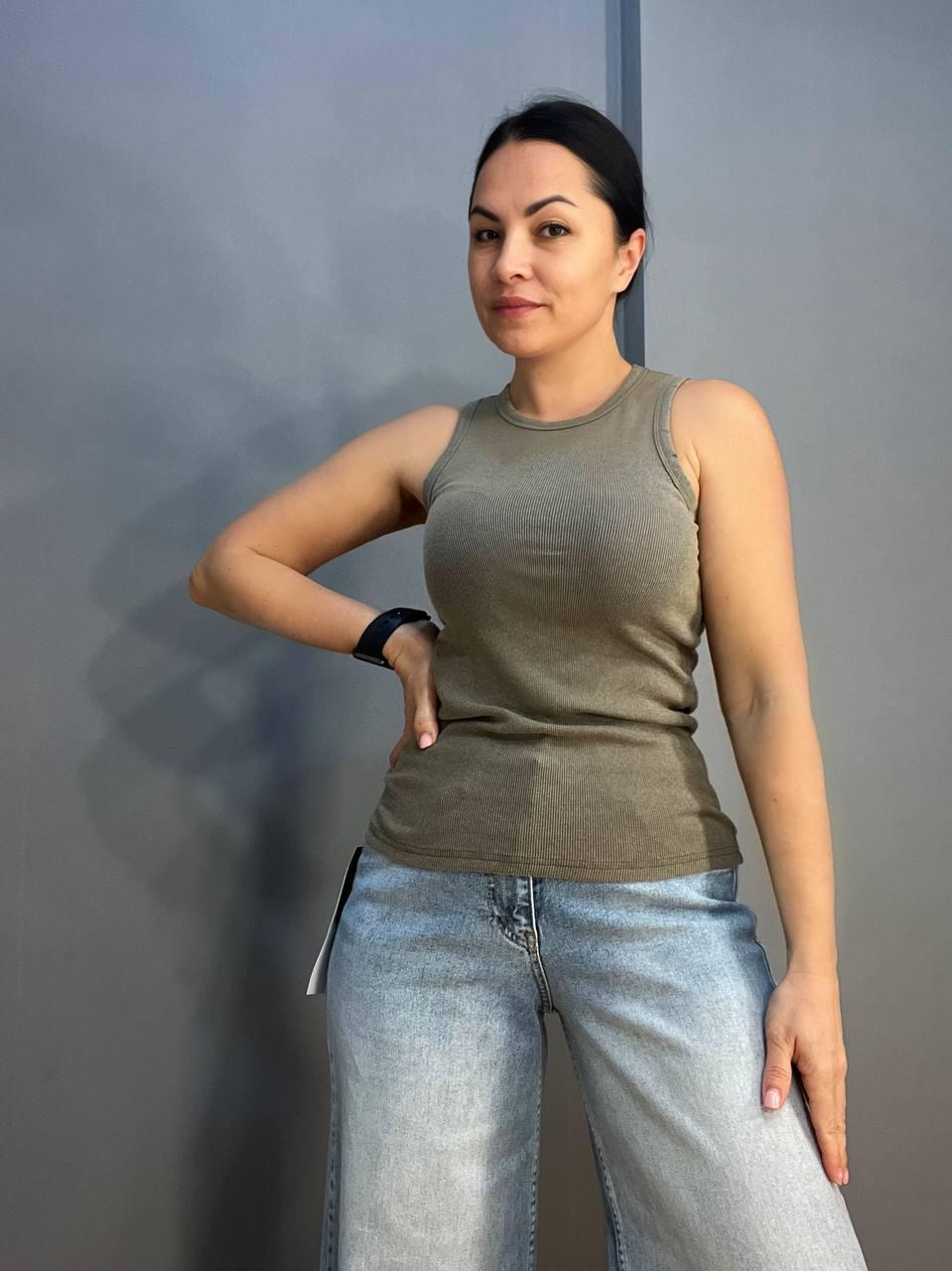 Майка женская A-N 2330 базоваренная в мелкий рубчик с порезами OS Хаки (1596)