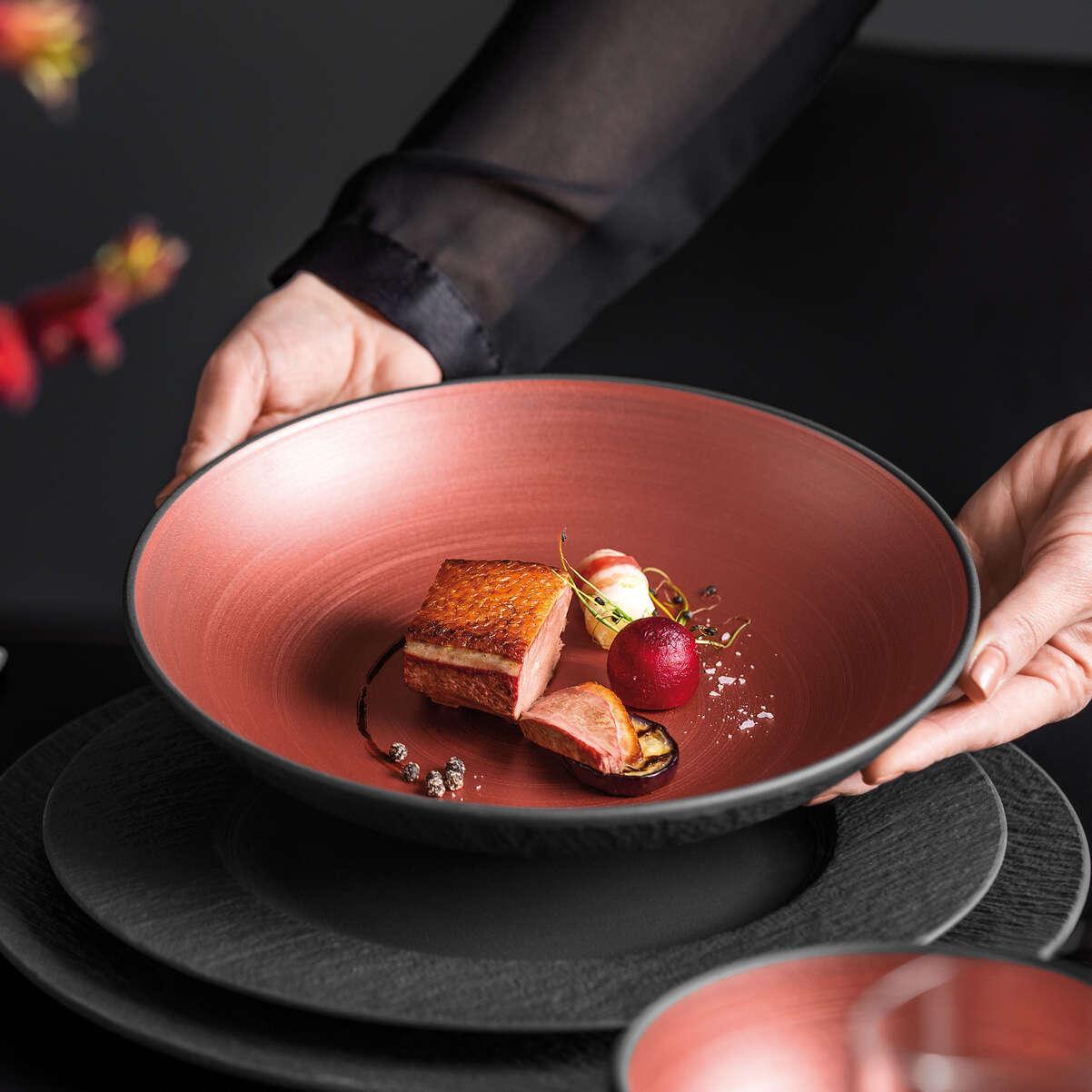 Набор глубоких тарелок Villeroy & Boch Manufacture Rock Glow Schale Ø24 см/430 мл 4 предмета (1042832536) - фото 4 Набор глубоких тарелок Villeroy & Boch Manufacture Rock Glow Schale Ø24 см/430 мл 4 предмета (1042832536) - фото 4