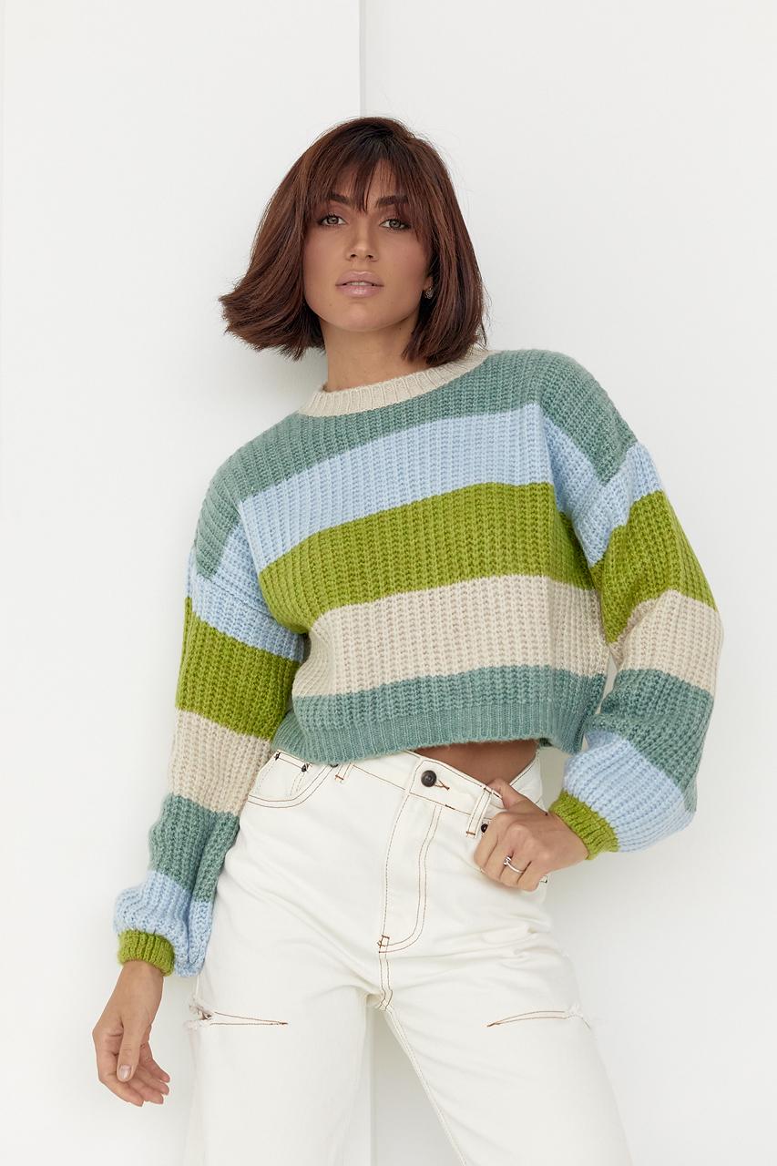 Укороченный вязаный свитер темно-шоколадный с косичками