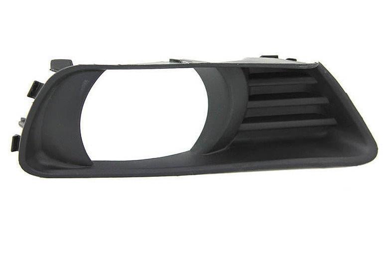 Решітка бампера AVTM Toyota Camry V40 06-10 права з отворами для противотуманок (8164 994)