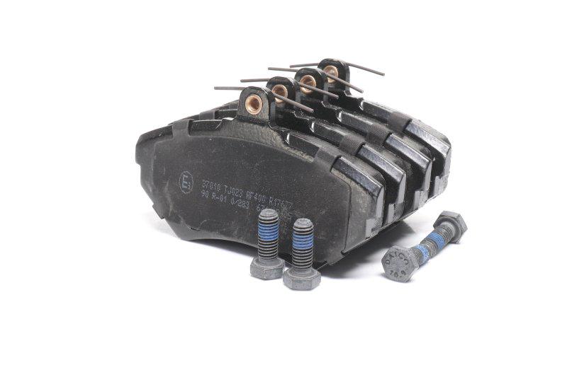Колодки тормозные дисковые Audi/Volkswagen Passat/A4 передние (37010 A.B.S.)