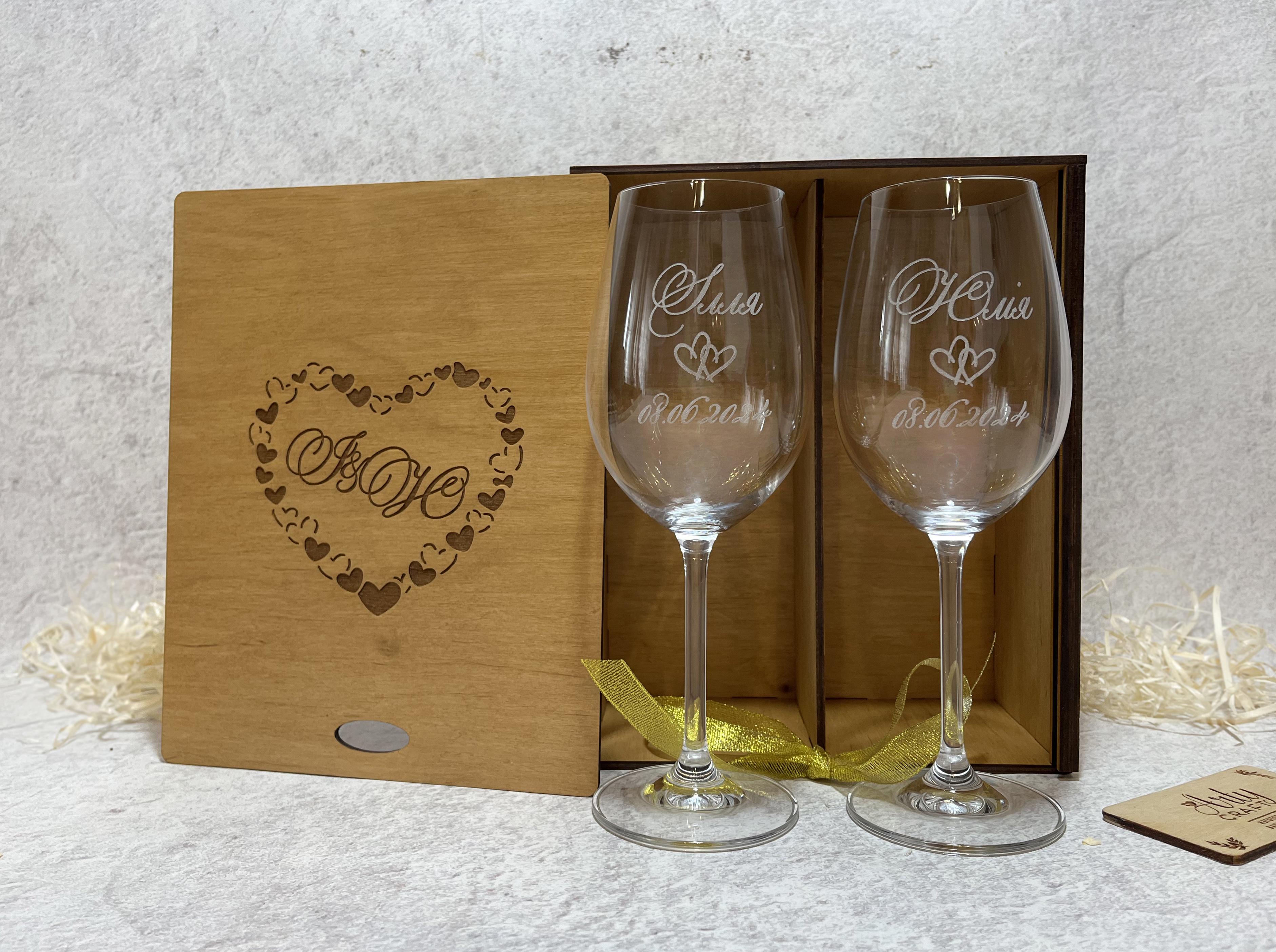Бокалы для вина с надписями Bohemia на свадьбу в подарочной коробке с гравировкой (24240238) - фото 2 Бокалы для вина с надписями Bohemia на свадьбу в подарочной коробке с гравировкой (24240238) - фото 2