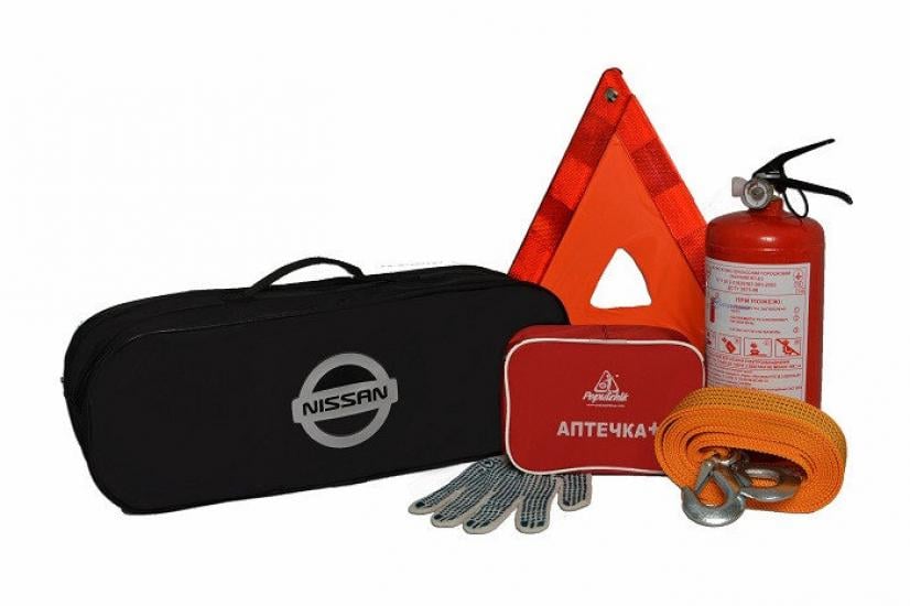 Набор автомобилиста Nissan аптечка/трос/огнетушитель 50х18х17 см Black (117965)
