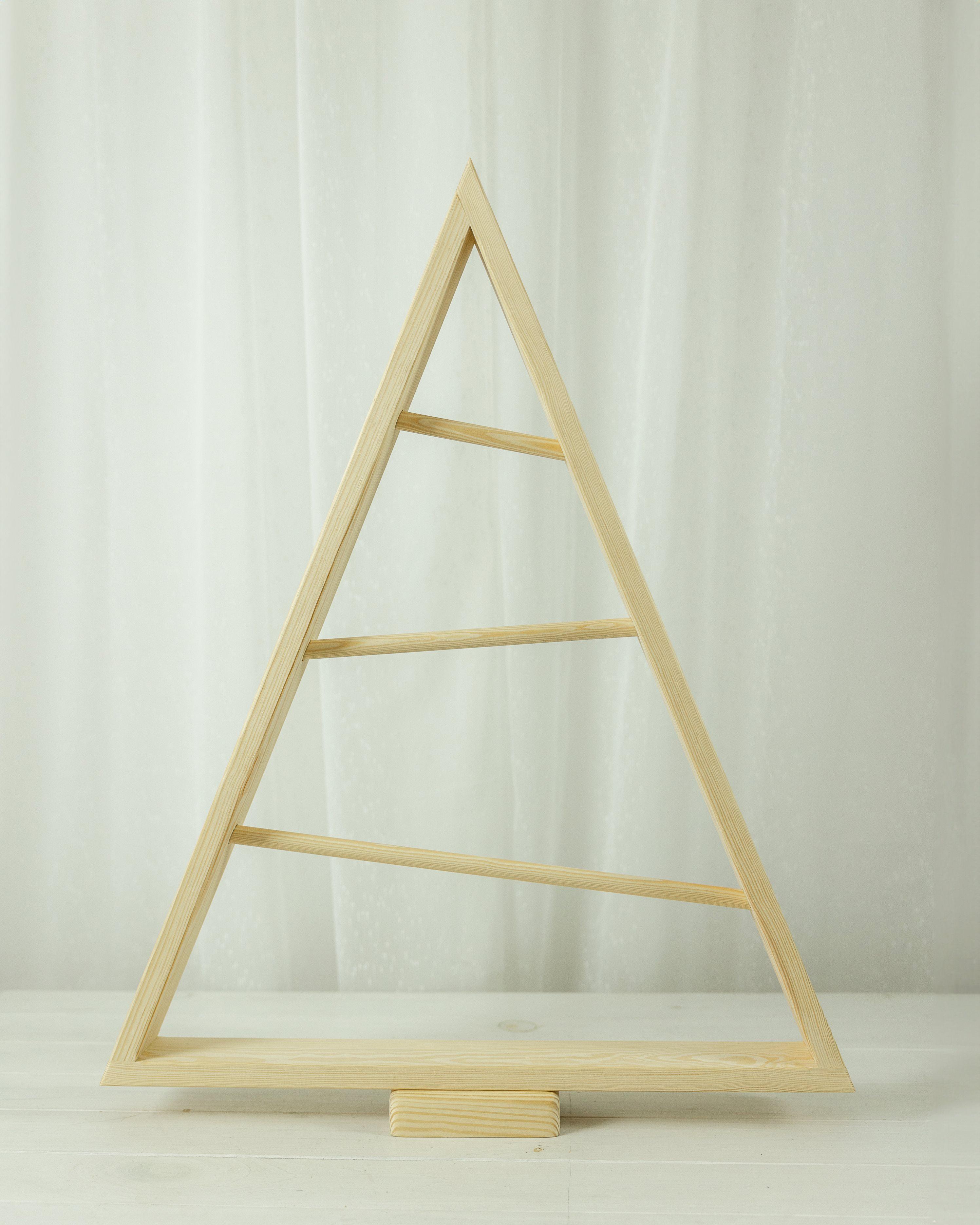 Ёлка деревянная в виде треугольника с перекладинами (0002157) Ёлка деревянная в виде треугольника с перекладинами (0002157)