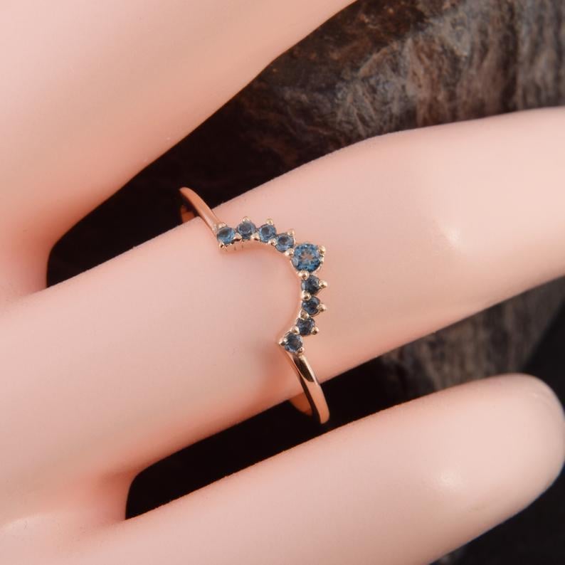 Кільце з червоного золота з топазами London Blue (2249297718)