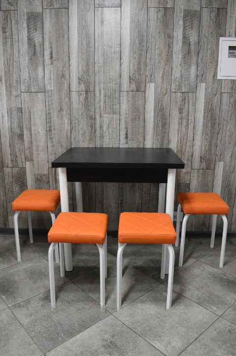 Кухонний комплект Оскар стіл розкладний/табурети 4 шт. Tutti Lux 60х80/80х120х75 см Чорний/Помаранчевий (28375077)