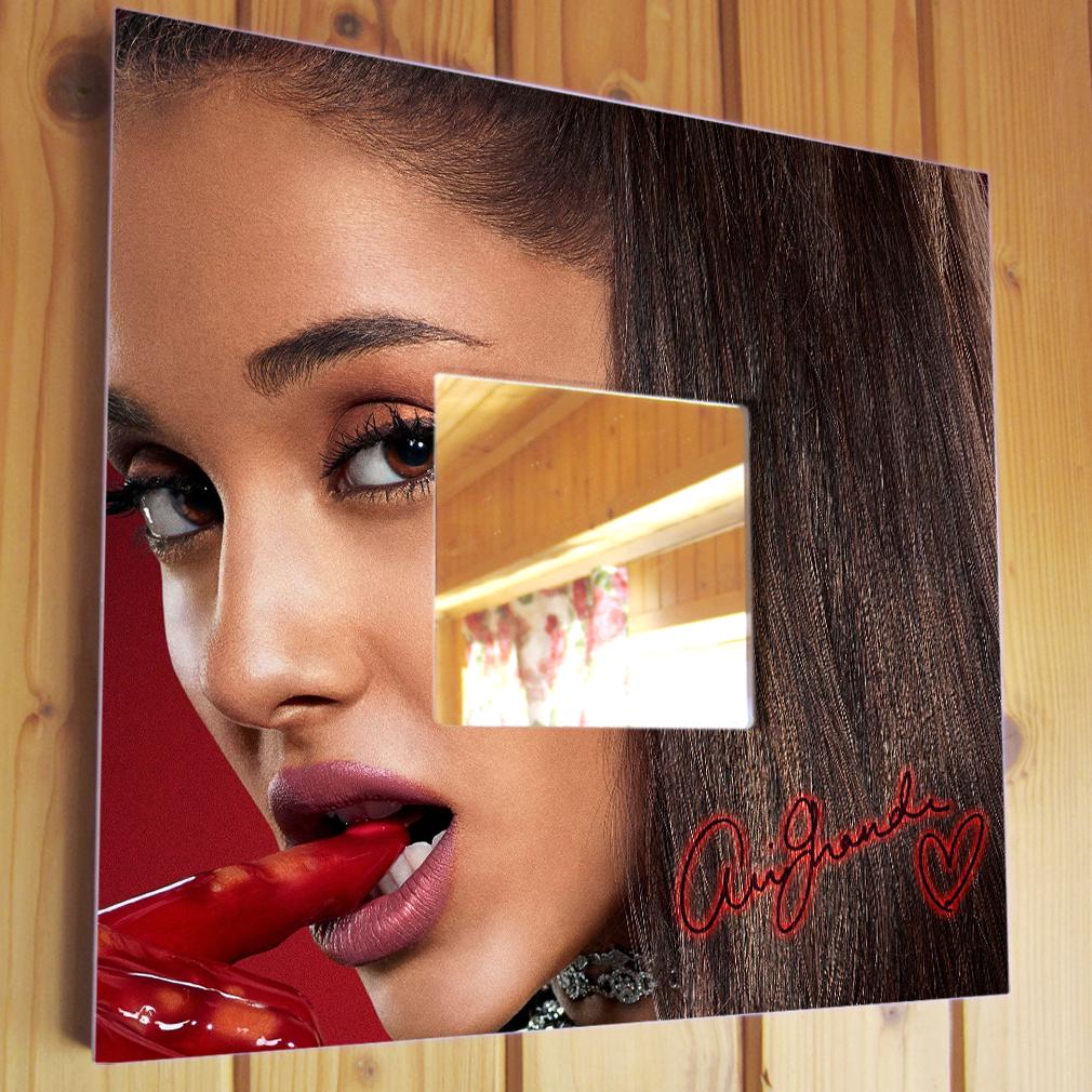 Зеркало декоративное Певица Ariana Grande 260х260 мм (M04368)