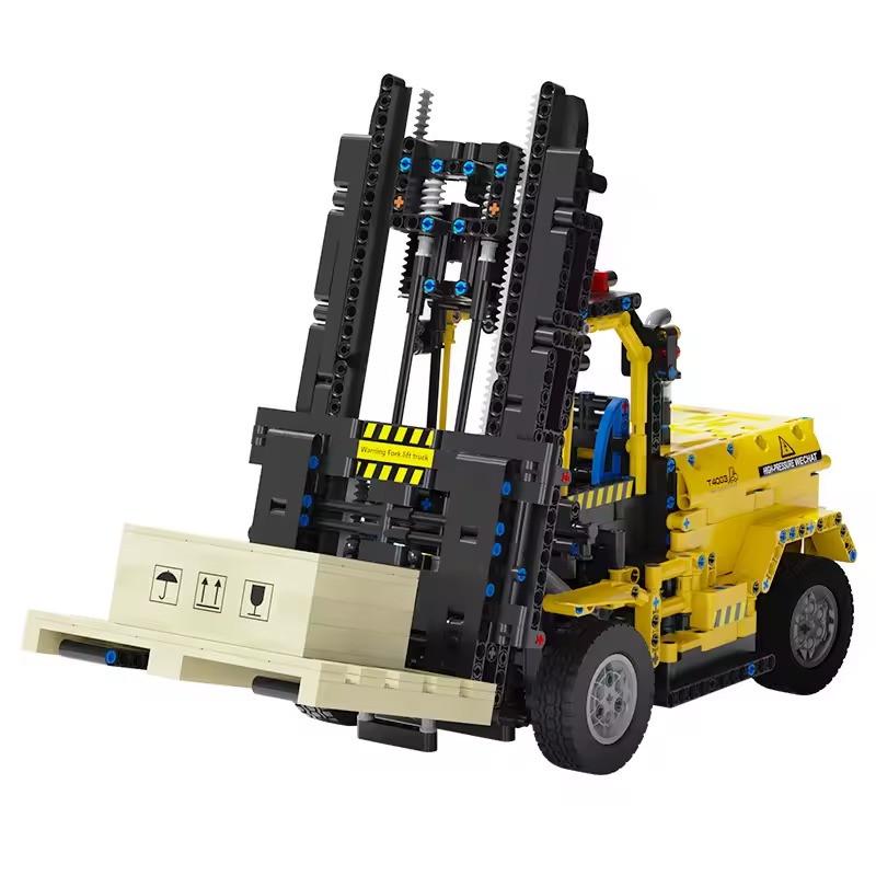 Конструктор детский Вилочный погрузчик на дистанционном управлении 2028 дет. - фото 2 Конструктор детский Вилочный погрузчик на дистанционном управлении 2028 дет. - фото 2