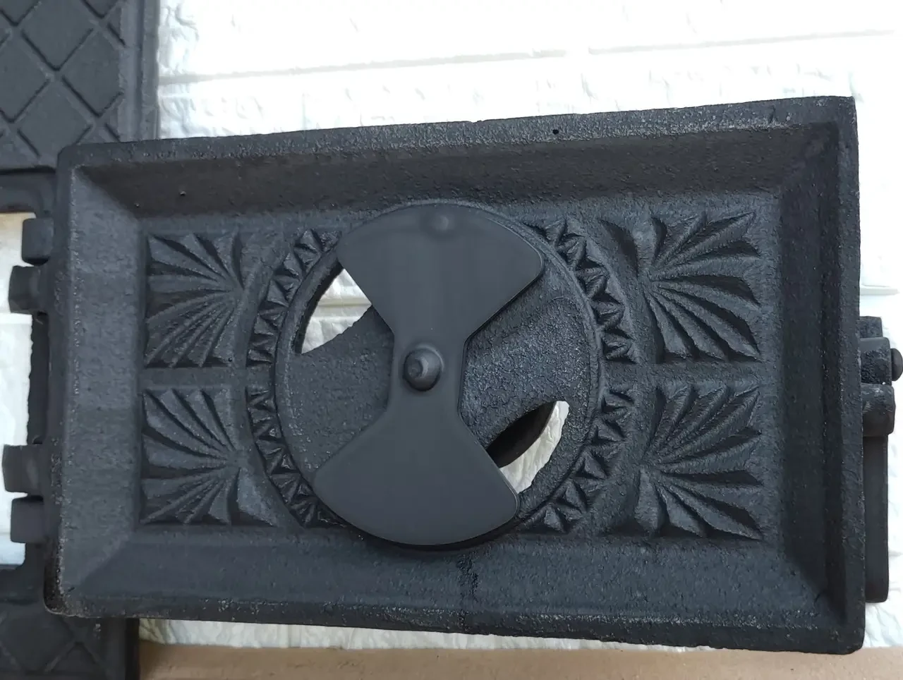 Дверцята пічні чавунні спарені Вікторія з термосклом та регулюванням піддуву 505х290 мм - фото 5 Дверцята пічні чавунні спарені Вікторія з термосклом та регулюванням піддуву 505х290 мм - фото 5