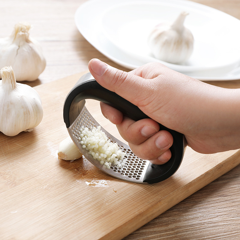 Прес для часнику Garlic press з ручкою 10,5х7х5 см Чорний - фото 4