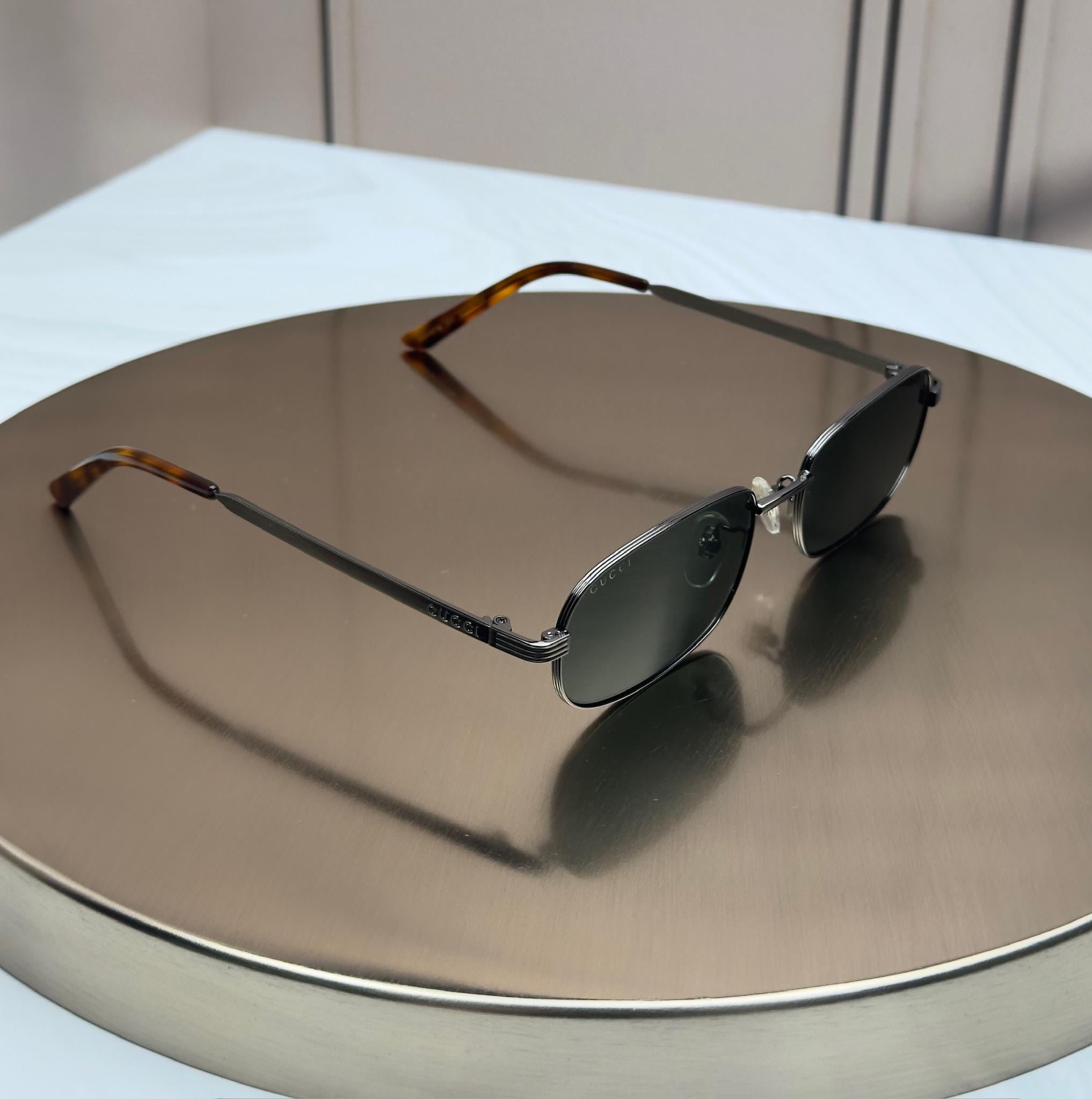 Солнцезащитные очки Gucci GG1457S прямоугольные металлические зеленые линзы