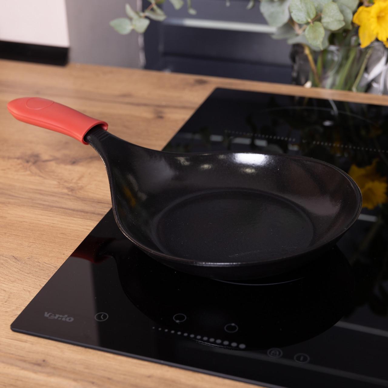 Сковорода чугунная с силиконовой ручкой 24,5 см 1 л - фото 2 Сковорода чугунная с силиконовой ручкой 24,5 см 1 л - фото 2