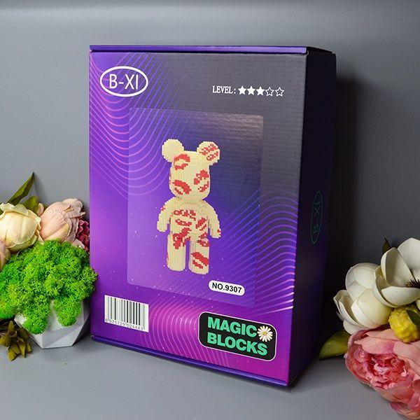 Конструктор Limo Toy Magic Blocks Поцелуи мишка Bearbrick 3031 деталь 40,5 см (14575993) - фото 3