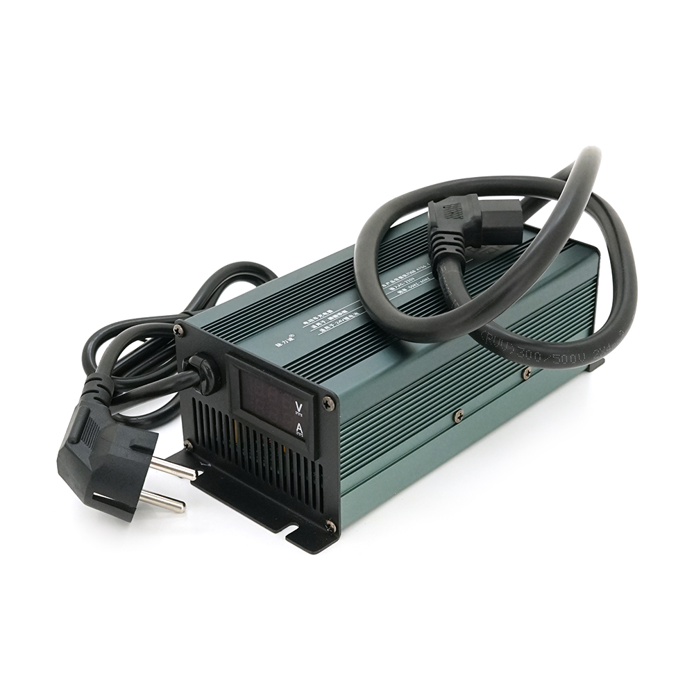 Зарядное устройство VOLTRONIC LiFePo4 24V 8S 15A для электровелосипедов и гольф-каров (36794)