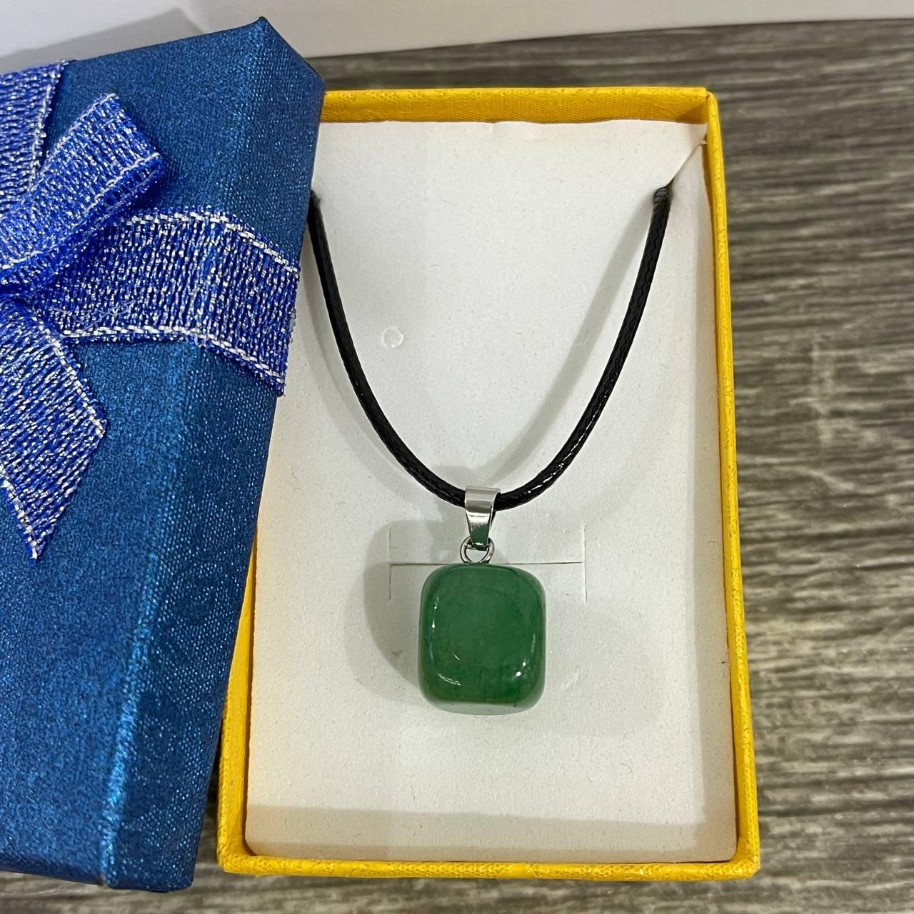 Кулон талісман з натуральним каменем нефрит у формі міні блок на шнурку екошелк (2070378525)