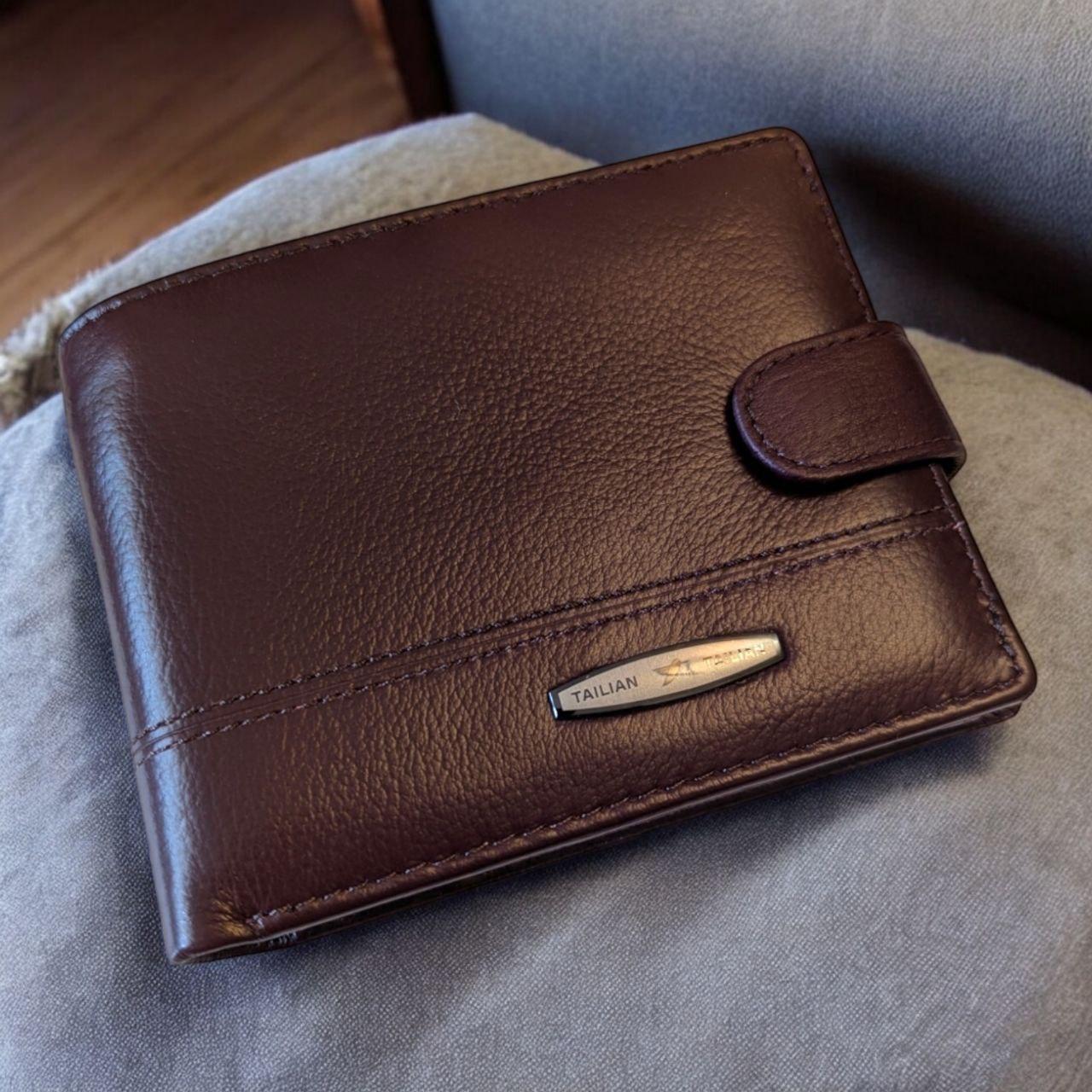 Кошелек мужской кожаный горизонтальный для документов портмоне на кнопке TAILIAN 14х10 см Коричневый (Т-152) Кошелек мужской кожаный горизонтальный для документов портмоне на кнопке TAILIAN 14х10 см Коричневый (Т-152)