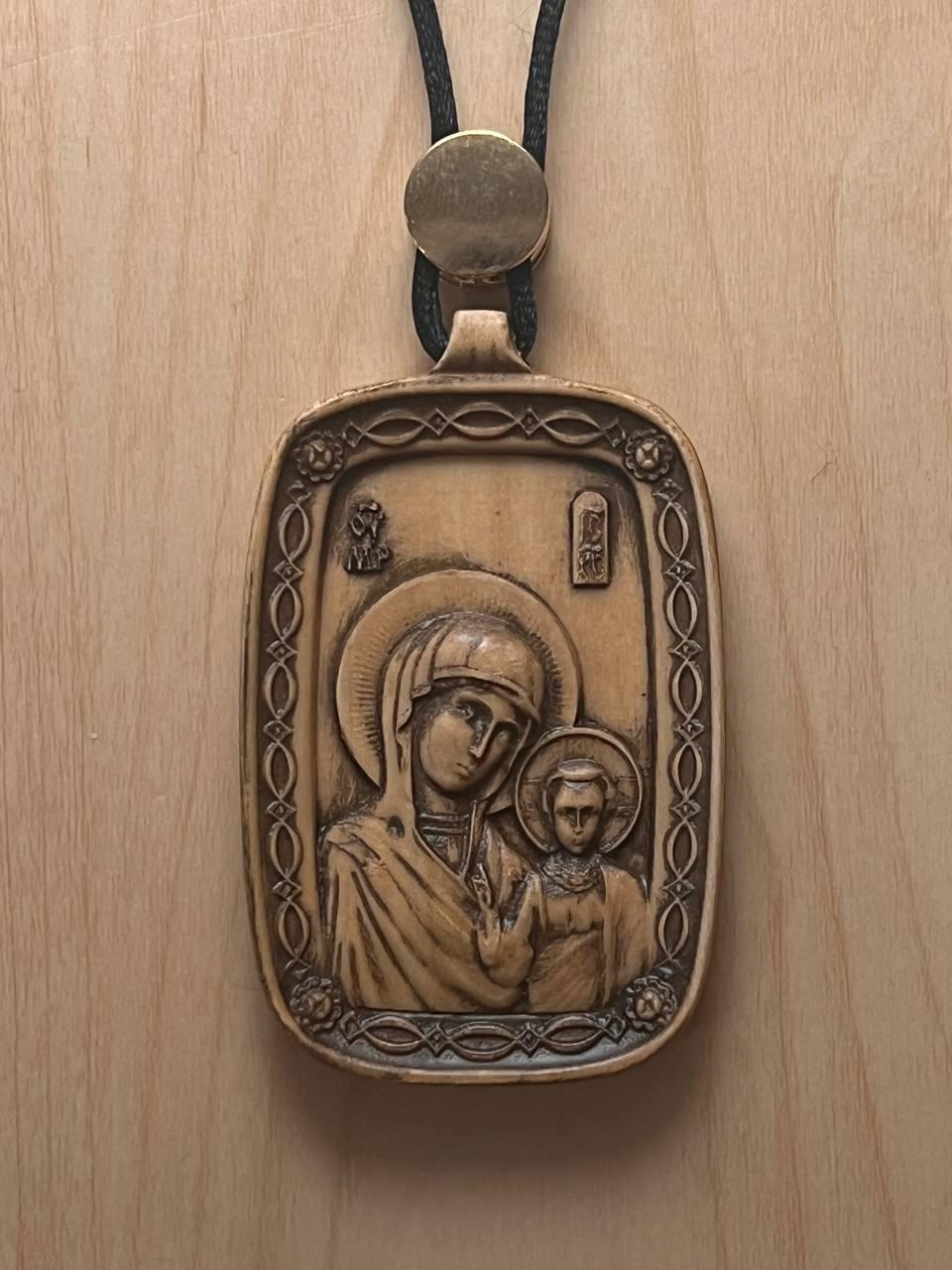 Декоративная подвеска-иконка в авто Божья Матерь (000301)