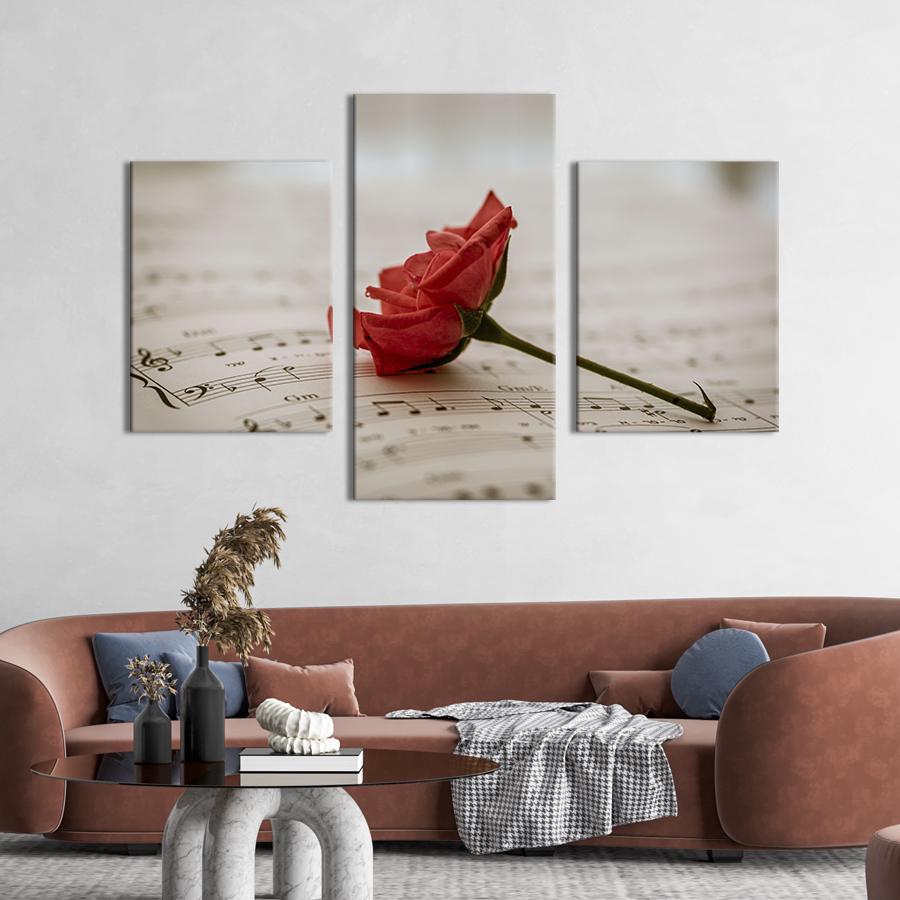 Картина на холсте триптих Красная роза на нотном листе 141x90 см (991-32)