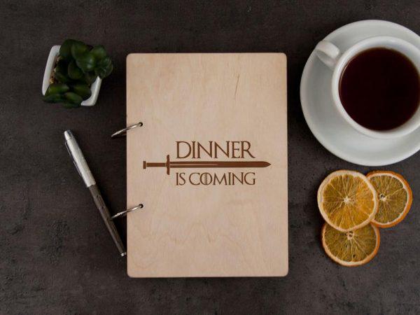 Книга для рецептів WoodPresentStudio Dinner is Coming 80 аркушів чорні без линівки Світле дерево