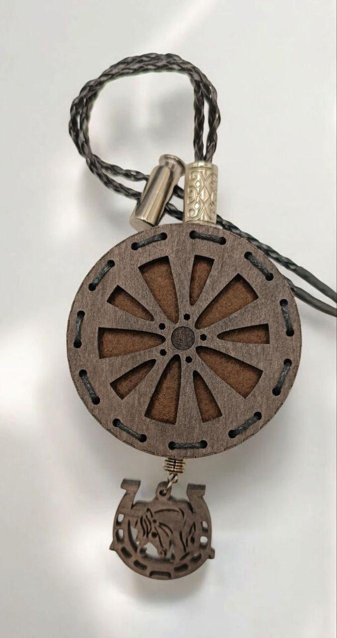 Ароматизатор для авто многоразовый в виде колеса из дерева/войлока и аромапарфюм 10 мл (108) Ароматизатор для авто многоразовый в виде колеса из дерева/войлока и аромапарфюм 10 мл (108)