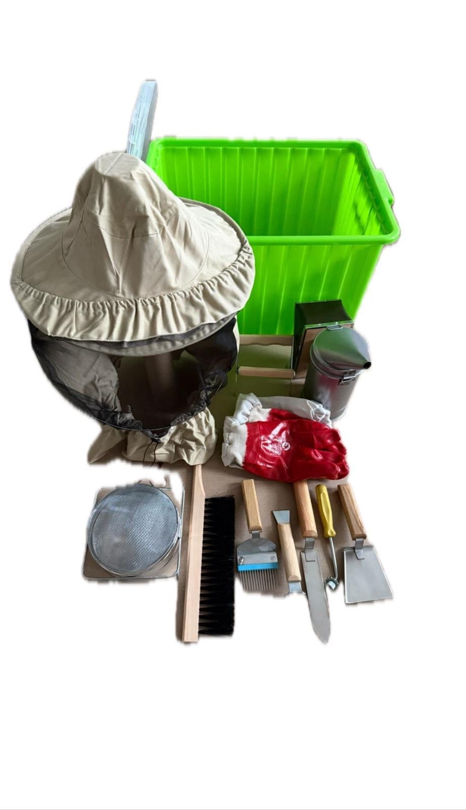 Набор пчеловода в пластиковом контейнере на 8 рамок 12 предметов (33734104)