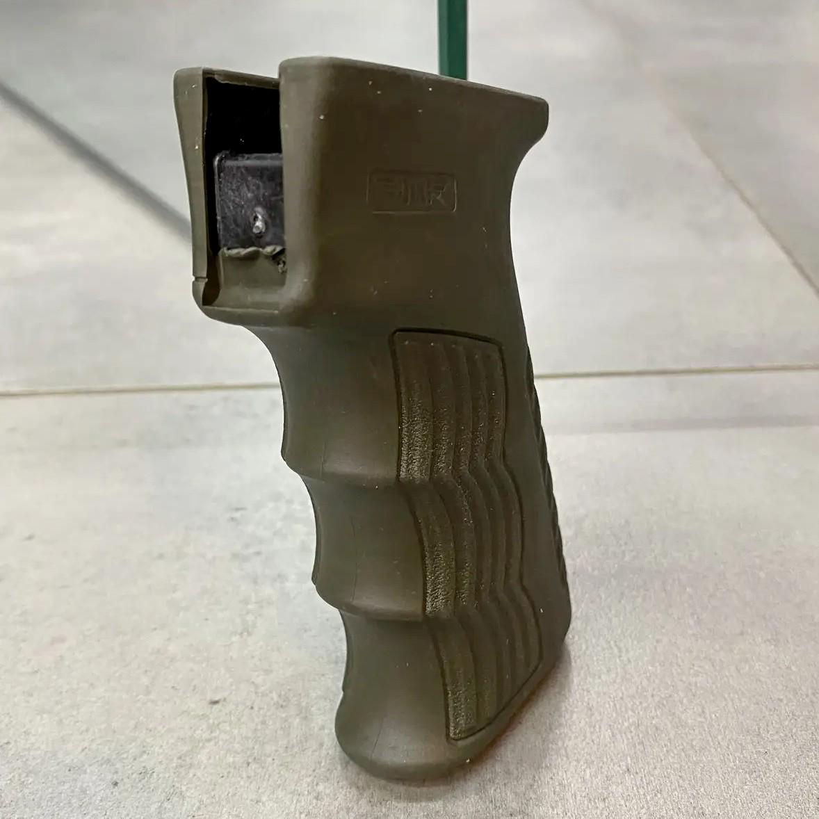 Рукоятка пистолетная DLG Tactical DLG-098 для АК-47 АК-74 с отсеком Олива (241706) - фото 5 Рукоятка пистолетная DLG Tactical DLG-098 для АК-47 АК-74 с отсеком Олива (241706) - фото 5
