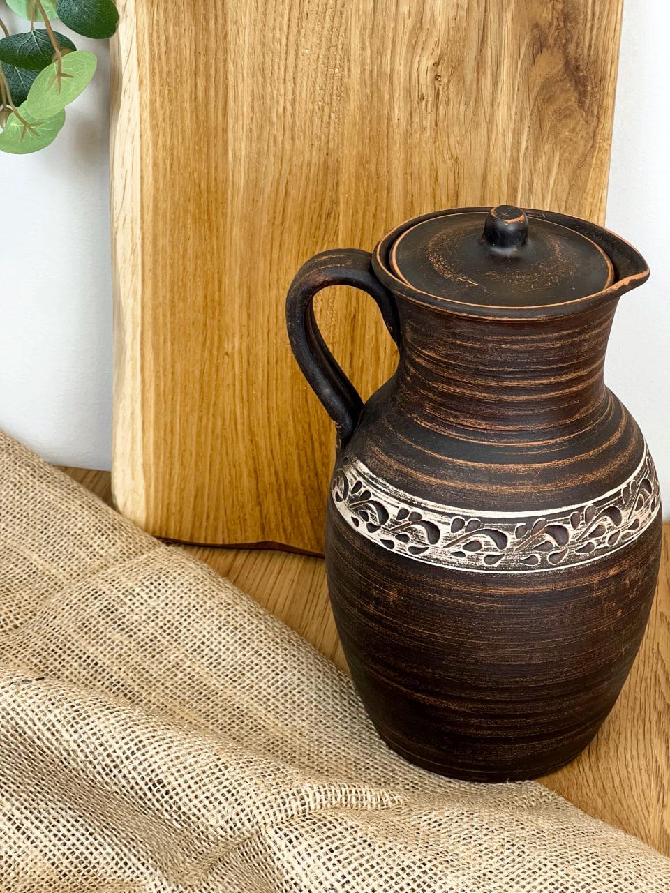 Кувшин керамический глиняный резной с ручкой ангоб 2,5 л (3001-39) - фото 8 Кувшин керамический глиняный резной с ручкой ангоб 2,5 л (3001-39) - фото 8