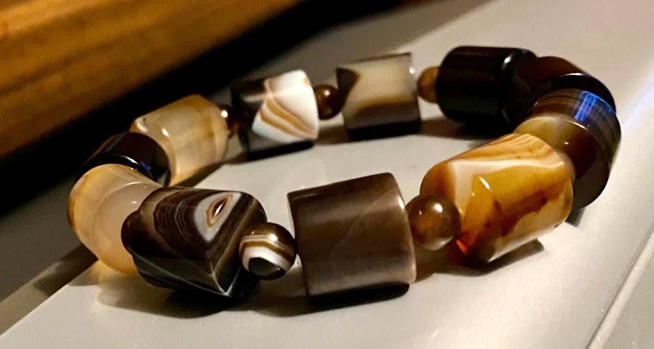 Браслет LITAURS из натурального камня агат 12х12 мм L 18-21 см (250215-1)