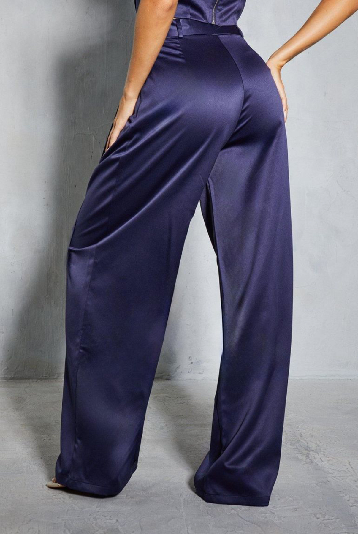 Брюки атласні Misspap широкі Фіолетовий (29544166) - фото 3 Брюки атласні Misspap широкі Фіолетовий (29544166) - фото 3