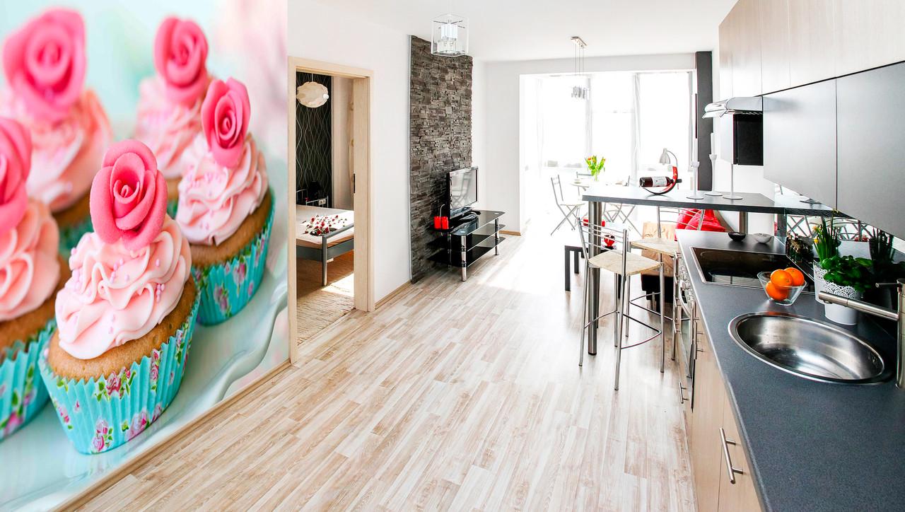 Фотообои флизелиновые на стену для кухни/кафе Розочки на пирожинках