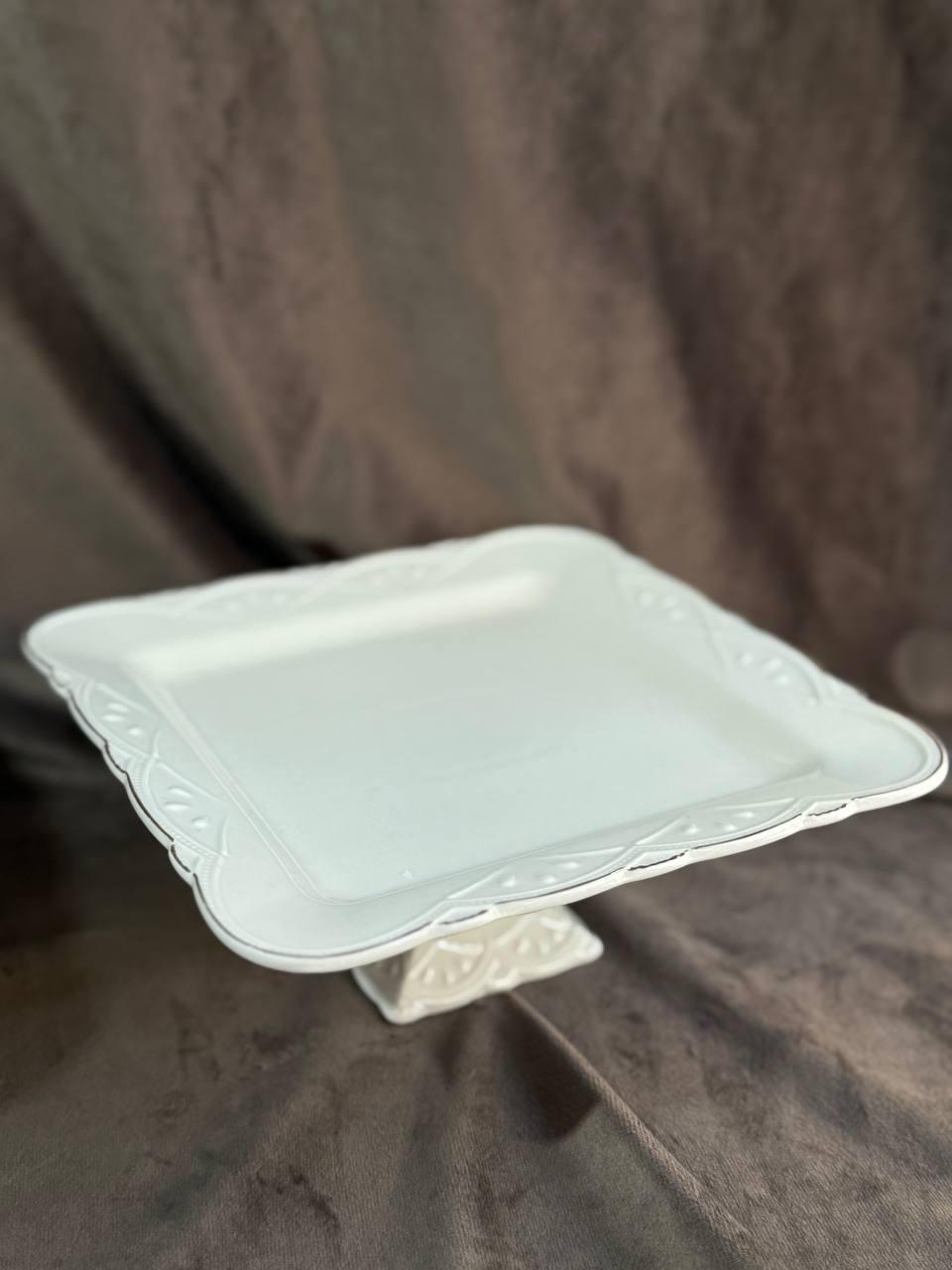 Блюдо сервірувальне керамічне YIWU HP-20-25 на ніжці 30 см Білий (HP-20-25)